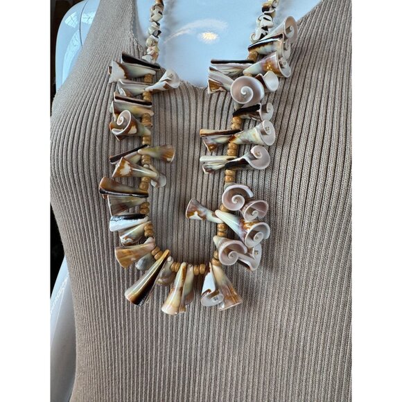 Vintage Shell Necklace With Swirl & Cone Shapes Beige & Brown Tones Barrel Clasp - Picture 12 of 16
